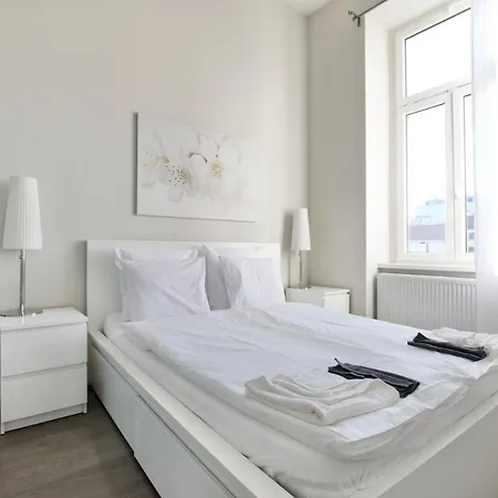 Apartment Flatiron Building - By Hi5