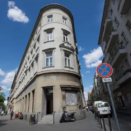 Flatiron Building - By Hi5 Apartment