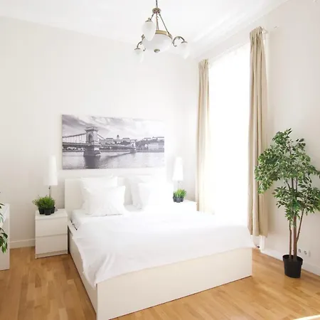 Flatiron Building - By Hi5 Budapest