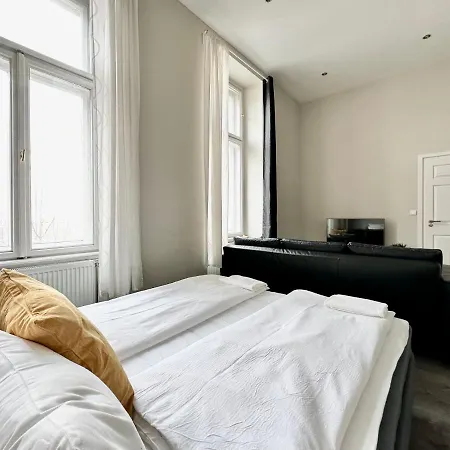 Flatiron Building - By Hi5