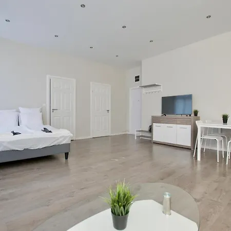 Flatiron Building - By Hi5