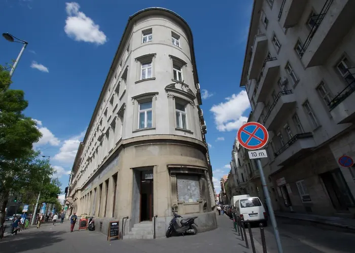 Flatiron Building - By Hi5 Apartament