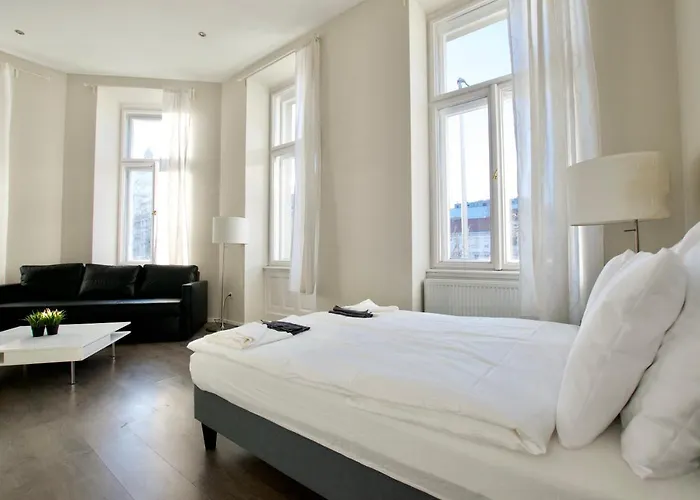 Flatiron Building - By Hi5